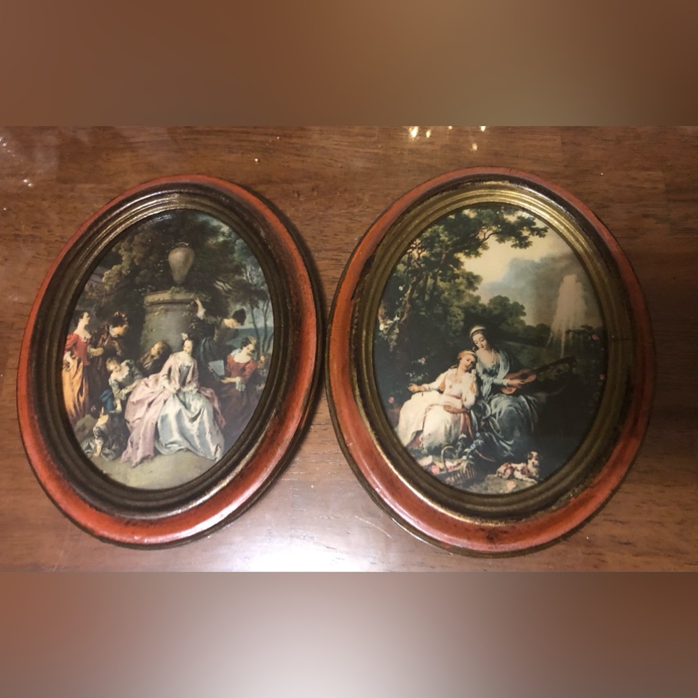 Italian Florentine Picture Set of 2 Oval Framed.  Made in Italy.